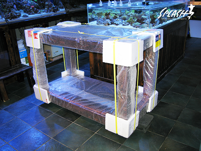 スプラッシュのオーバーフロー水槽は安心!安全!損害賠償保険にも加入済み