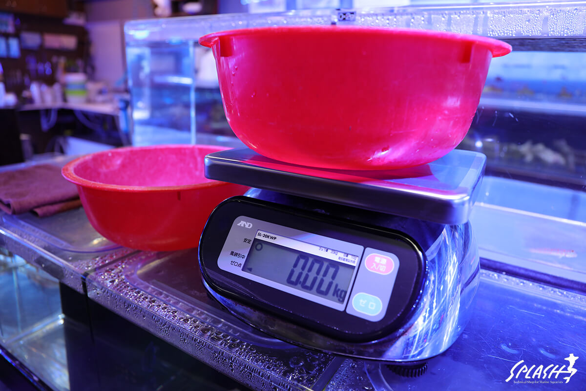 容器の容量は含めず、正確にライブロックの量を計測